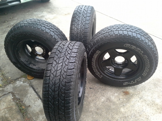 แม็ก16 Lanso เบสเล่ กว้าง8 ออฟ0พร้อมยางyokohama245/70r16ปีผลิตไม่ระบุmade in japam แม็ก16 Lanso เบสเล่ กว้าง8 ออฟ0พร้อมยางyokohama245/70r16ปีผลิตไม่ระบุmade in japam