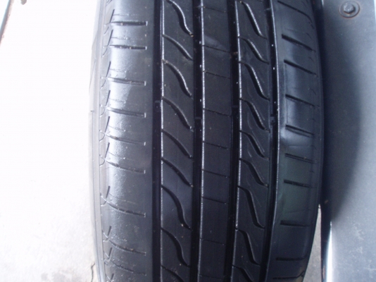 ขายยาง215 60 16และ 215 50 17 มีอย่างละ1เส้นเหมือนใหม่ ขายยาง215 60 16และ 215 50 17 มีอย่างละ1เส้นเหมือนใหม่