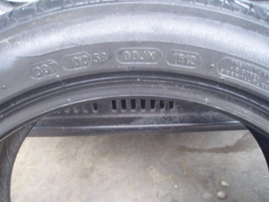 ขายยาง215 60 16และ 215 50 17 มีอย่างละ1เส้นเหมือนใหม่ ขายยาง215 60 16และ 215 50 17 มีอย่างละ1เส้นเหมือนใหม่