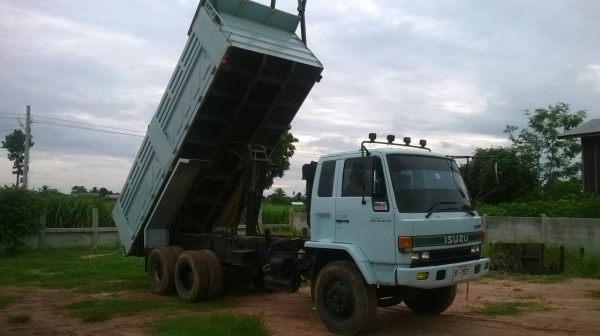 ขายดาวน์ ROCKY 210 สภาพสวยพร้อมใช้ กระบะสามมิตรลอนเฉียง เกียร์ Easton คัสซีสวย ยางเต็ม