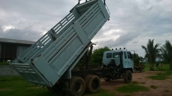 ขายดาวน์ ROCKY 210 สภาพสวยพร้อมใช้ กระบะสามมิตรลอนเฉียง เกียร์ Easton คัสซีสวย ยางเต็ม
