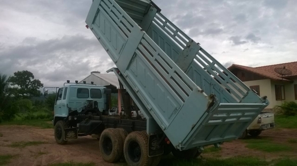 ขายดาวน์ ROCKY 210 สภาพสวยพร้อมใช้ กระบะสามมิตรลอนเฉียง เกียร์ Easton คัสซีสวย ยางเต็ม