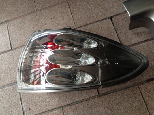 ไฟท้ายเเต่ง ESTIMA ปี01 05ครบชุดเก่าญี่ปุ่นสภาพตามรูป