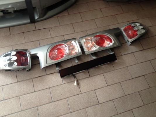 ไฟท้ายเเต่ง ESTIMA ปี01 05ครบชุดเก่าญี่ปุ่นสภาพตามรูป