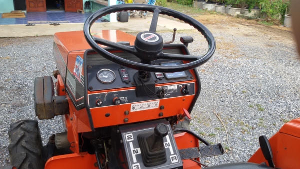 ขายรถไถ เก่านอกมีใบอินวอยร์ ฮิโนโมโต้ 18 แรง 3 สูบ 4WD พร้อมผานพรวนดิน 8 ใบ ราคา 180,000 บาท