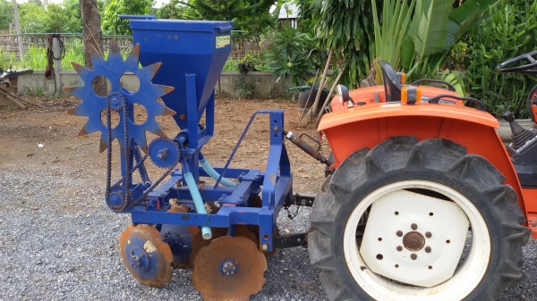 ขายรถไถ เก่านอกมีใบอินวอยร์ ฮิโนโมโต้ 18 แรง 3 สูบ 4WD พร้อมผานพรวนดิน 8 ใบ ราคา 180,000 บาท