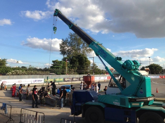 ขายรถเครน kobelco RK70m1 ขายรถเครน kobelco RK70m1