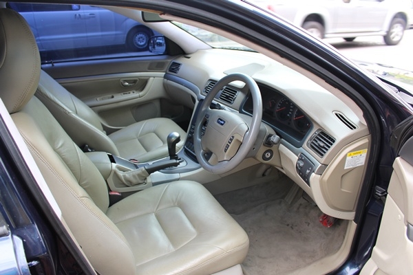 ขายถูกรถพร้อมใช้งาน  2.4 turbo ออโต้  สีสวย S80 ปี2001