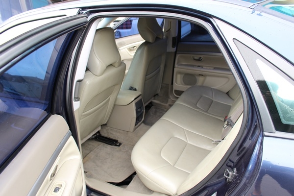 ขายถูกรถพร้อมใช้งาน  2.4 turbo ออโต้  สีสวย S80 ปี2001