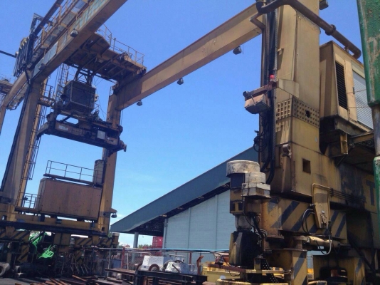 รื้อแล้วครับขายทุกชิ้นเลือกได้กิโลละ 20 บาท รื้อแล้วครับขายทุกชิ้นเลือกได้กิโลละ 20 บาท