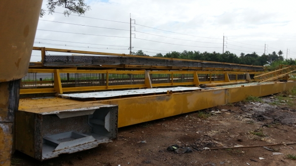 รื้อแล้วครับขายทุกชิ้นเลือกได้กิโลละ 20 บาท รื้อแล้วครับขายทุกชิ้นเลือกได้กิโลละ 20 บาท