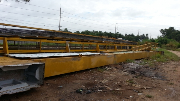 รื้อแล้วครับขายทุกชิ้นเลือกได้กิโลละ 20 บาท รื้อแล้วครับขายทุกชิ้นเลือกได้กิโลละ 20 บาท