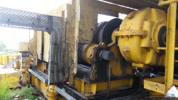 รื้อแล้วครับขายทุกชิ้นเลือกได้กิโลละ 20 บาท รื้อแล้วครับขายทุกชิ้นเลือกได้กิโลละ 20 บาท