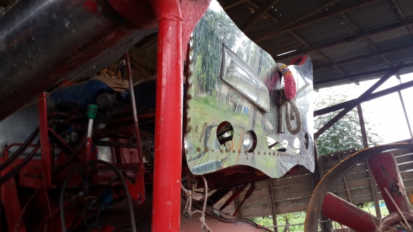 ขายรถเกี่ยวข้าว ศัดดิ์พัฒนาตัวเดิน12 ปั๊มไดกิ๊นเบอร์23 โซ่ดีสภาพสวยพร้อมใช้งาน เครื่อง ISUZU 6HH1 TURBO อุ้ม2.5ตัน