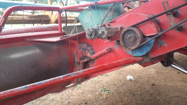 ขายรถเกี่ยวข้าว ศัดดิ์พัฒนาตัวเดิน12 ปั๊มไดกิ๊นเบอร์23 โซ่ดีสภาพสวยพร้อมใช้งาน เครื่อง ISUZU 6HH1 TURBO อุ้ม2.5ตัน