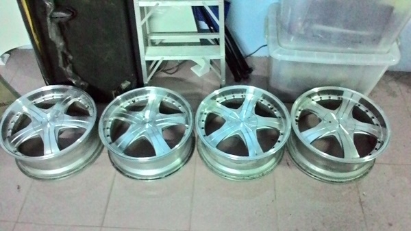 ขายแม็ก explorer 17- 4รู100/114 อ๊อฟ38 กว้าง7 4500 ขายแม็ก explorer 17- 4รู100/114 อ๊อฟ38 กว้าง7 4500