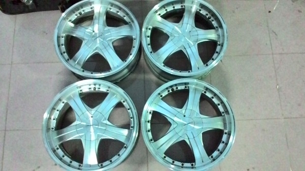 ขายแม็ก explorer 17- 4รู100/114 อ๊อฟ38 กว้าง7 4500