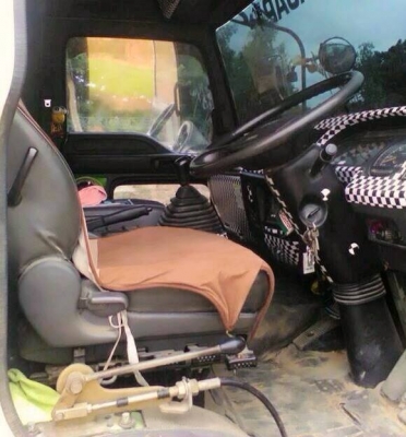 **980,000 บ.ต่อรอง**ขาย6ล้อดั้มดิน ISUZU DECA FRR 6HL1-205HP เครื่องแน่น แรง แห้ง เกียร์ดีไม่หอน ช่วงล่างคัสซีสวยไม่ปะไม่ดาม Fหน้า-หลัง กระบะดั้มเหล็ก5ตันยิงหน้า3.60ม.สภาพสวย พื้นดีข้างสวยไม่มีผุ หัวเก๋งสวยภายในสวยคอนโซลเต็ม พ.พาวเวอร์ เบรคทริฟฟี่ แอร์เย็