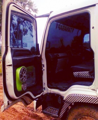 **980,000 บ.ต่อรอง**ขาย6ล้อดั้มดิน ISUZU DECA FRR 6HL1-205HP เครื่องแน่น แรง แห้ง เกียร์ดีไม่หอน ช่วงล่างคัสซีสวยไม่ปะไม่ดาม Fหน้า-หลัง กระบะดั้มเหล็ก5ตันยิงหน้า3.60ม.สภาพสวย พื้นดีข้างสวยไม่มีผุ หัวเก๋งสวยภายในสวยคอนโซลเต็ม พ.พาวเวอร์ เบรคทริฟฟี่ แอร์เย็