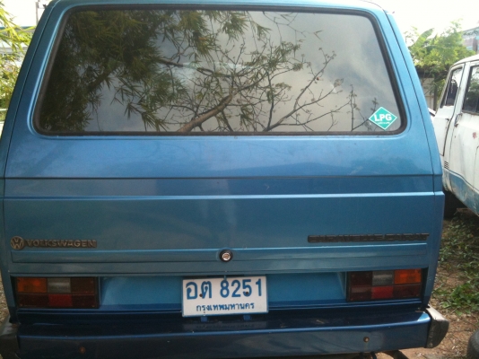 โฟล์ค Transporter สีน้ำเงินเดิมสวย เครื่องเดิม LPG แล้ว ภายในหนังเดิมสีดำไม่ขาด พวงมาลัยเดิม รถบางไม่ผุ
