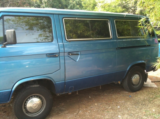 โฟล์ค Transporter สีน้ำเงินเดิมสวย เครื่องเดิม LPG แล้ว ภายในหนังเดิมสีดำไม่ขาด พวงมาลัยเดิม รถบางไม่ผุ