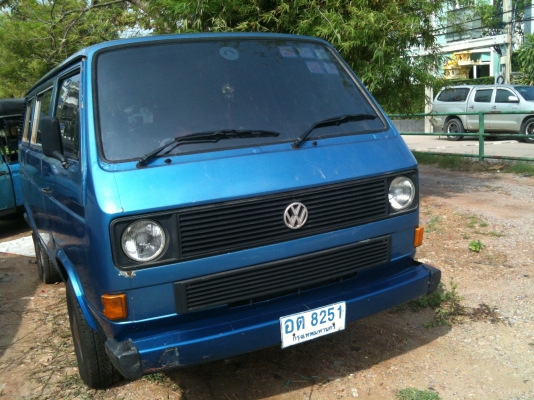 โฟล์ค Transporter สีน้ำเงินเดิมสวย เครื่องเดิม LPG แล้ว ภายในหนังเดิมสีดำไม่ขาด พวงมาลัยเดิม รถบางไม่ผุ