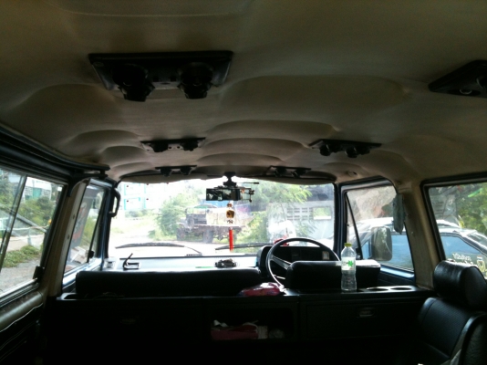 โฟล์ค Transporter สีน้ำเงินเดิมสวย เครื่องเดิม LPG แล้ว ภายในหนังเดิมสีดำไม่ขาด พวงมาลัยเดิม รถบางไม่ผุ