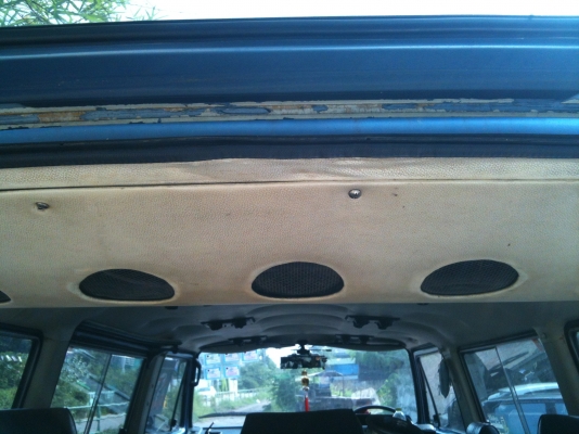 โฟล์ค Transporter สีน้ำเงินเดิมสวย เครื่องเดิม LPG แล้ว ภายในหนังเดิมสีดำไม่ขาด พวงมาลัยเดิม รถบางไม่ผุ