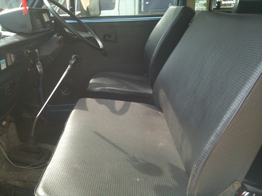 โฟล์ค Transporter สีน้ำเงินเดิมสวย เครื่องเดิม LPG แล้ว ภายในหนังเดิมสีดำไม่ขาด พวงมาลัยเดิม รถบางไม่ผุ