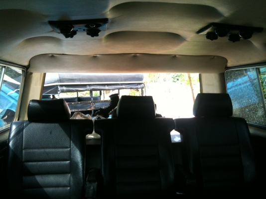 โฟล์ค Transporter สีน้ำเงินเดิมสวย เครื่องเดิม LPG แล้ว ภายในหนังเดิมสีดำไม่ขาด พวงมาลัยเดิม รถบางไม่ผุ