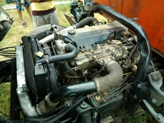 ขายNQR ยาว5.5เมตร 6 เกียร์เดินหน้า 150 แรง ยางเรเดียล6 เส้นเครื่องเดินนิ่มวิ่งดีมากๆครับ