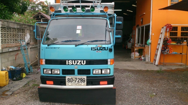 ขาย รถ 4 ล้อ nkr เครื่อง 88  แรง สภาพเยี่ยมราคาไม่แพง