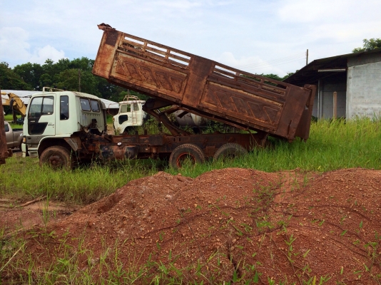 ขายด่วน  ขายเหมา  พร้อมกัน 2 คัน  1M และ 3M   สภาพพร้อมใช้งาน  กระบะสีไม่สวย