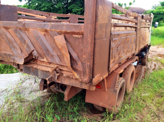 ขายด่วน  ขายเหมา  พร้อมกัน 2 คัน  1M และ 3M   สภาพพร้อมใช้งาน  กระบะสีไม่สวย