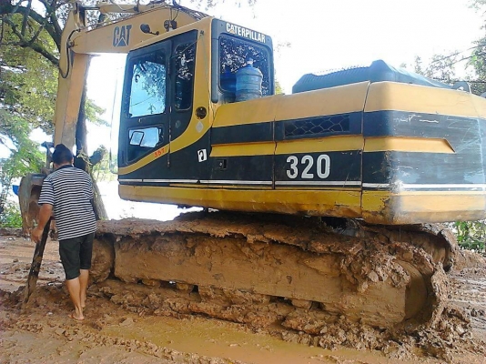 ***ขายแล้วครับขอบคุณ Truck2hand ขายแบคโฮถูกๆ CATERPILLAR/CAT320-8LK01103 V.1(เวอร์ชั่นวัน) ไฟฟ้าตัด หน้าจออยู่ เครื่องเดิมปั้มเดิม  เครื่อง CAT-7JK เครื่องแน่นดีแรงดี ปั้มดีแรง ทำงานดีไม่โหลด เอวแน่นดี ช่วงล่าง70-80\% โซ่ดี แทร็ก80หนาดี แต่ขาด14ใบ เฟรมดีไม