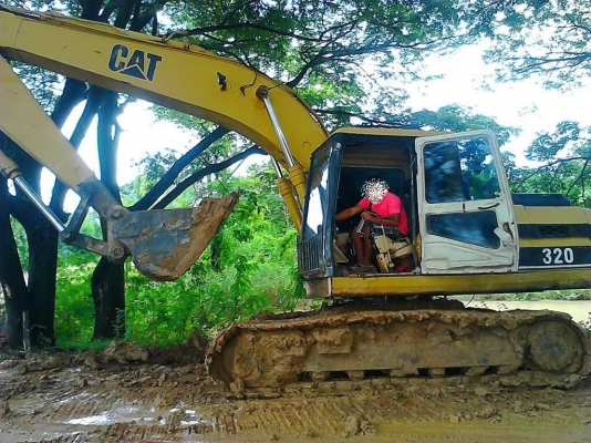 ***ขายแล้วครับขอบคุณ Truck2hand ขายแบคโฮถูกๆ CATERPILLAR/CAT320-8LK01103 V.1(เวอร์ชั่นวัน) ไฟฟ้าตัด หน้าจออยู่ เครื่องเดิมปั้มเดิม  เครื่อง CAT-7JK เครื่องแน่นดีแรงดี ปั้มดีแรง ทำงานดีไม่โหลด เอวแน่นดี ช่วงล่าง70-80\% โซ่ดี แทร็ก80หนาดี แต่ขาด14ใบ เฟรมดีไม