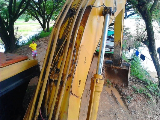 ***ขายแล้วครับขอบคุณ Truck2hand ขายแบคโฮถูกๆ CATERPILLAR/CAT320-8LK01103 V.1(เวอร์ชั่นวัน) ไฟฟ้าตัด หน้าจออยู่ เครื่องเดิมปั้มเดิม  เครื่อง CAT-7JK เครื่องแน่นดีแรงดี ปั้มดีแรง ทำงานดีไม่โหลด เอวแน่นดี ช่วงล่าง70-80\% โซ่ดี แทร็ก80หนาดี แต่ขาด14ใบ เฟรมดีไม