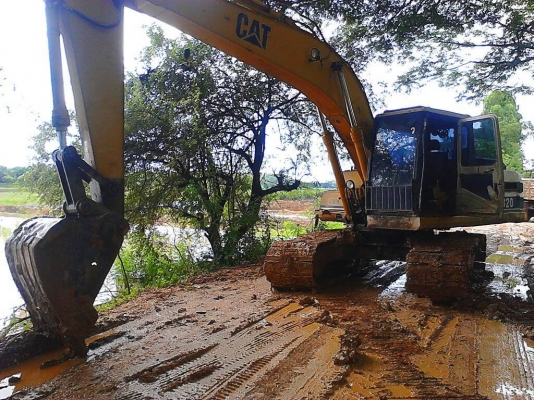 ***ขายแล้วครับขอบคุณ Truck2hand ขายแบคโฮถูกๆ CATERPILLAR/CAT320-8LK01103 V.1(เวอร์ชั่นวัน) ไฟฟ้าตัด หน้าจออยู่ เครื่องเดิมปั้มเดิม  เครื่อง CAT-7JK เครื่องแน่นดีแรงดี ปั้มดีแรง ทำงานดีไม่โหลด เอวแน่นดี ช่วงล่าง70-80\% โซ่ดี แทร็ก80หนาดี แต่ขาด14ใบ เฟรมดีไม