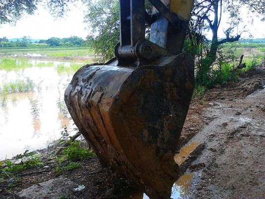 ***ขายแล้วครับขอบคุณ Truck2hand ขายแบคโฮถูกๆ CATERPILLAR/CAT320-8LK01103 V.1(เวอร์ชั่นวัน) ไฟฟ้าตัด หน้าจออยู่ เครื่องเดิมปั้มเดิม  เครื่อง CAT-7JK เครื่องแน่นดีแรงดี ปั้มดีแรง ทำงานดีไม่โหลด เอวแน่นดี ช่วงล่าง70-80\% โซ่ดี แทร็ก80หนาดี แต่ขาด14ใบ เฟรมดีไม