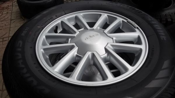 ขายล้อisuzuพร้อมยางป้ายแดงชุดละ17500