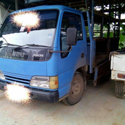 รถอีซูซุ 6 ล้อ รั้ว  ( ไม่ดั้ม )  NKR  100 แรงม้า. ปี 48  สนใจติืดต่อ 081 - 6079515