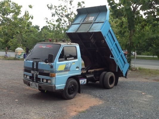 (ขายแล้วค่ะ เสี่ยขจรศักดิ์ จ.สมุทปราการ)หกล้อดั้ม  NKR 3 คิว  88 แรงม้า  เดิมทั้งคัน  (รถห้างแท้) เล่มพร้อมโอน