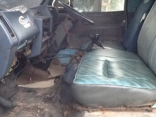 (ขายแล้วค่ะ เสี่ยขจรศักดิ์ จ.สมุทปราการ)หกล้อดั้ม  NKR 3 คิว  88 แรงม้า  เดิมทั้งคัน  (รถห้างแท้) เล่มพร้อมโอน