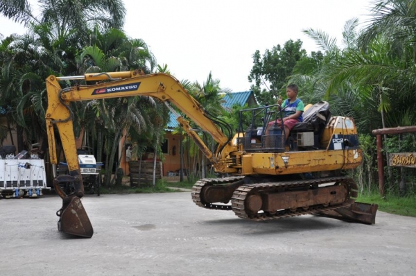 ขายแบคโฮ komatsu pc20-6 สวยเดิมจากญี่ปุ่นยังไม่เคยใช้ในไทย 219,000เท่านั้น!!!