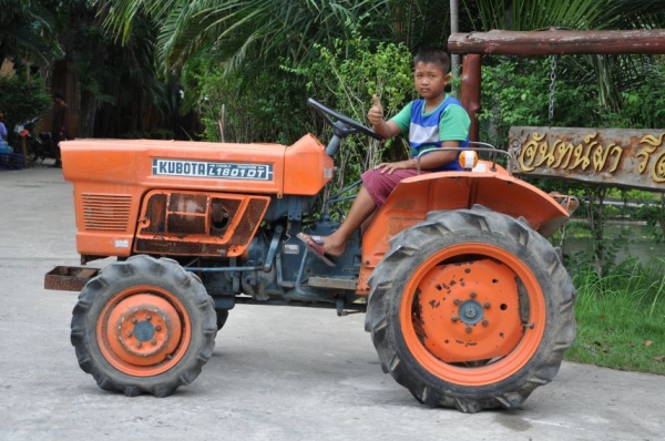 ขาย KUBOTA L18แรง 4WD ขับ4ล้อ สวยเดิมจากญี่ปุ่นยังไม่เคยใช้ในไทยแรงสะใจ  79,000 เท่านั้น!!