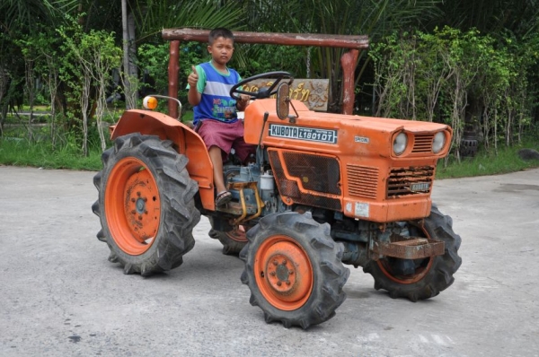 ขาย KUBOTA L18แรง 4WD ขับ4ล้อ สวยเดิมจากญี่ปุ่นยังไม่เคยใช้ในไทยแรงสะใจ  79,000 เท่านั้น!!