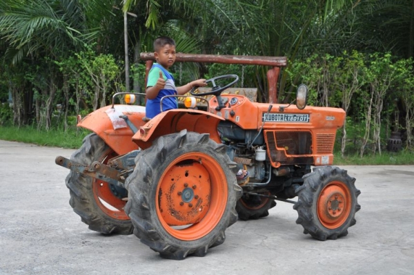 ขาย KUBOTA L18แรง 4WD ขับ4ล้อ สวยเดิมจากญี่ปุ่นยังไม่เคยใช้ในไทยแรงสะใจ  79,000 เท่านั้น!!