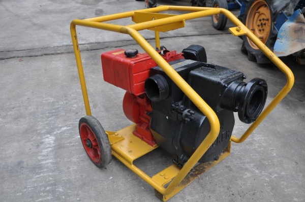 ปั้มน้ำ  WACKER made in usa 16แรง ตัวใหญ่ๆ นำเข้าจากญี่ปุ่นยังไม่เคยใช้นไทย 16,000เท่านั้น!!