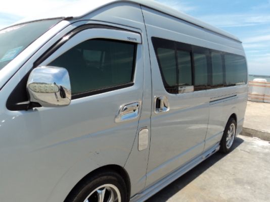 TOYOTA COMMUTER