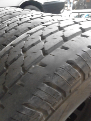 195R14   BRIDGESTONE LEO 677  มีชุด 4 เส้น  โทร.081-427-3941
